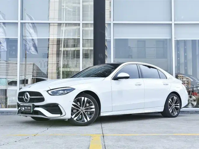 Фотография автомобиля — Mercedes-Benz C-Class