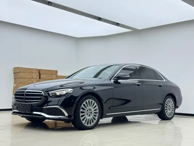 Фотография автомобиля — Mercedes-Benz E-Class
