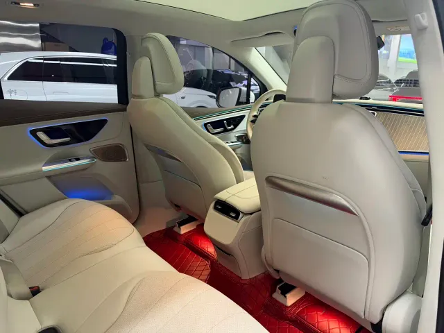 Mercedes-Benz EQE SUV — Фото автомобиля 7