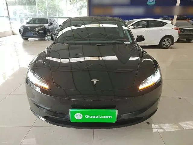 Tesla Model 3 — Фото автомобиля 2