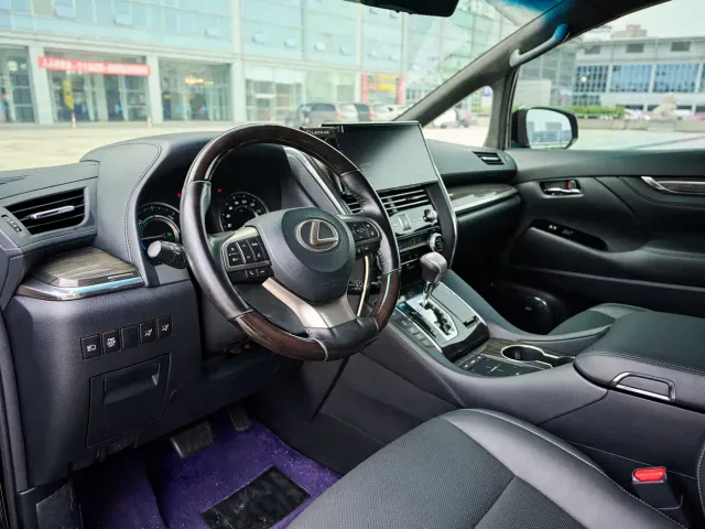 Lexus LM — Фото автомобиля 11