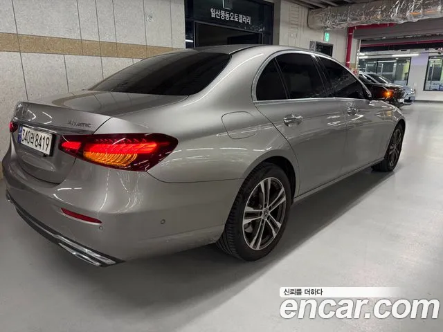 Mercedes-Benz E-Class — Фото автомобиля 2