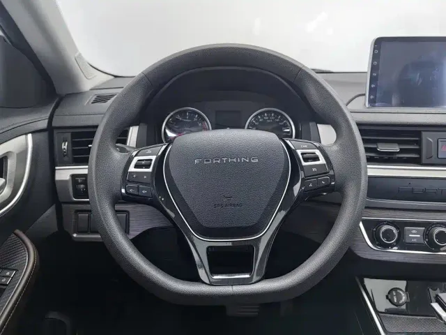 Forthing T5 — Фото автомобиля 11