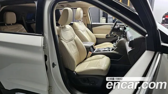 Ford Explorer Explorer 6 поколение 3.0 Platinum 4WD — Фото автомобиля 12