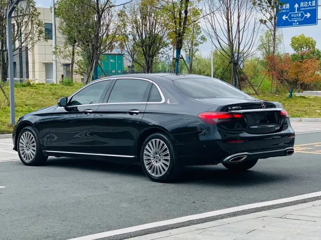 Mercedes-Benz E-Class — Фото автомобиля 6