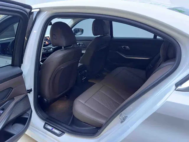 BMW 3 Series — Фото автомобиля 10