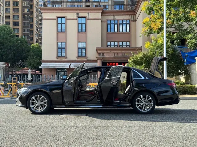 Mercedes-Benz E-Class — Фото автомобиля 16