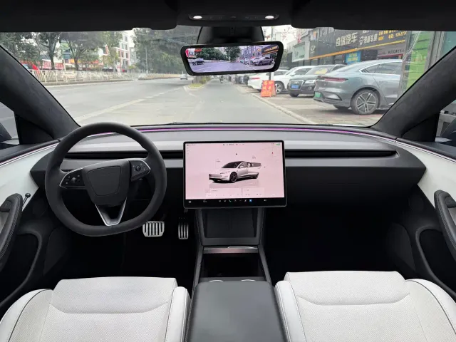 Tesla Model 3 — Фото автомобиля 21