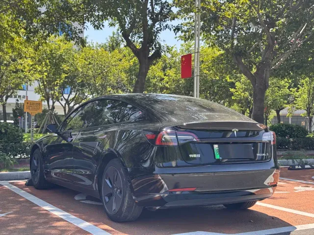 Tesla Model 3 — Фото автомобиля 9