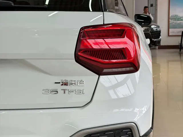 Audi Q2L — Фото автомобиля 8