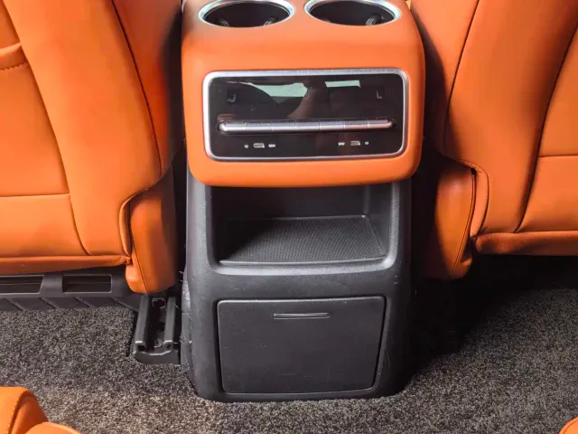 Li Auto L8 — Фото автомобиля 10
