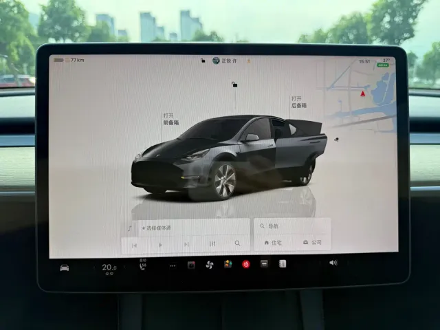 Tesla Model Y — Фото автомобиля 13