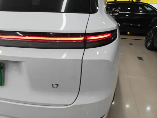Li Auto L7 — Фото автомобиля 7