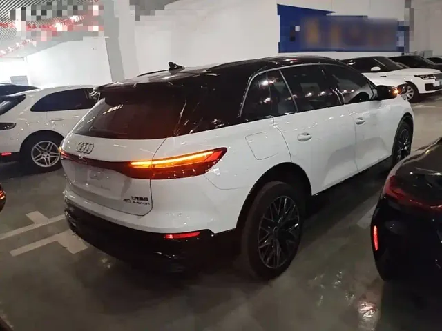 Audi Audi Q5 e-tron 2022 40 e-tron Starlight Mech Suit — Фото автомобиля 6
