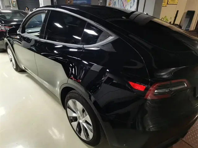 Tesla Model Y — Фото автомобиля 22