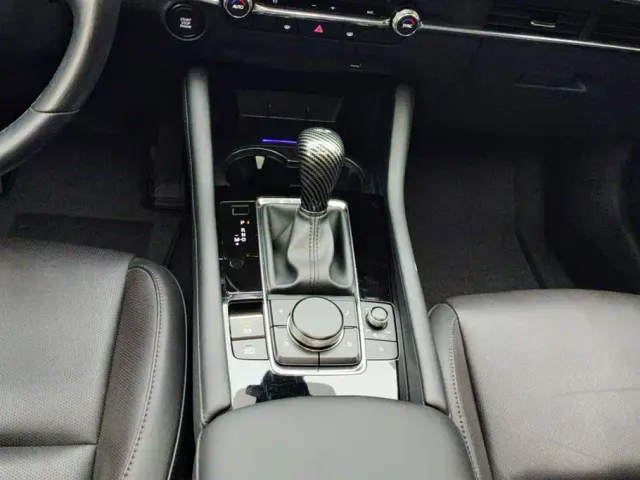 Mazda Axela — Фото автомобиля 16