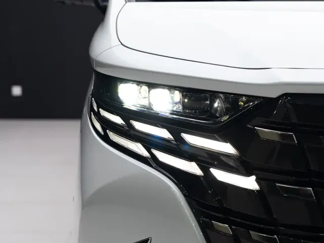 Toyota Alphard — Фото автомобиля 6