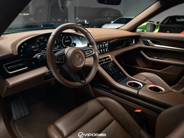 Porsche Taycan — Фото автомобиля 6
