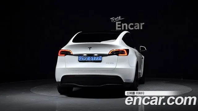 Tesla Model Y — Фото автомобиля 4