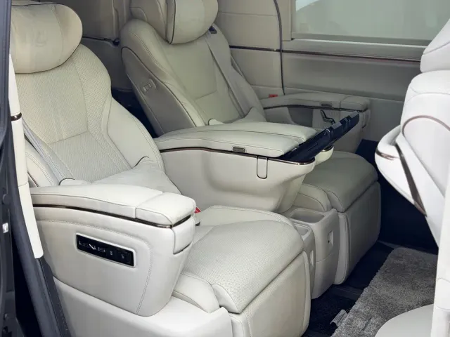 Lexus LM — Фото автомобиля 14