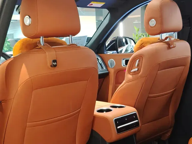 Li Auto L8 — Фото автомобиля 14