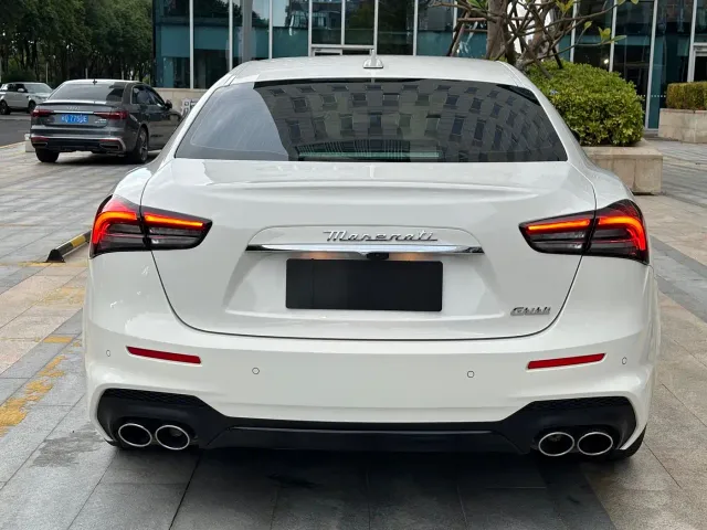 Maserati Ghibli — Фото автомобиля 14