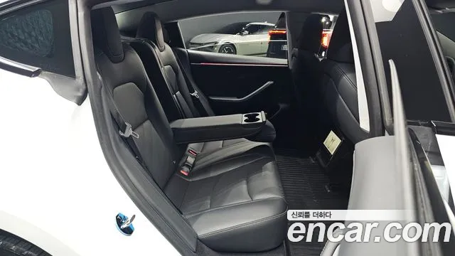Tesla Model 3 — Фото автомобиля 11