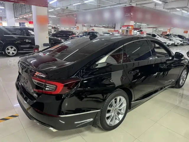 Honda Accord — Фото автомобиля 12