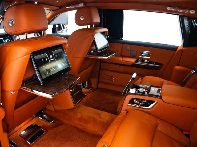 Rolls-Royce Phantom — Фото автомобиля 12