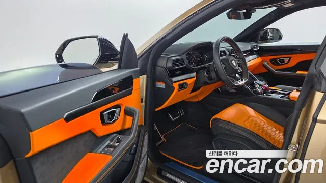 Lamborghini Urus — Фото автомобиля 10