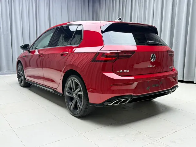 Volkswagen Golf — Фото автомобиля 7