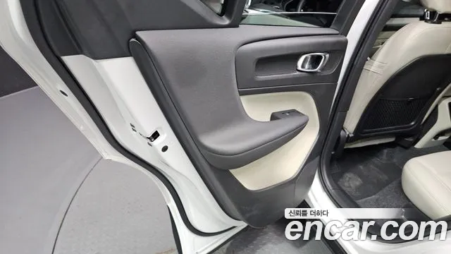 Вольво XC40 B4 Ultimate Bright — Фото автомобиля 25