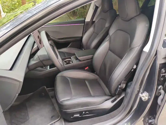 Tesla Model 3 — Фото автомобиля 10