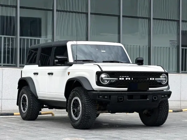 Ford Bronco — Фото автомобиля 3