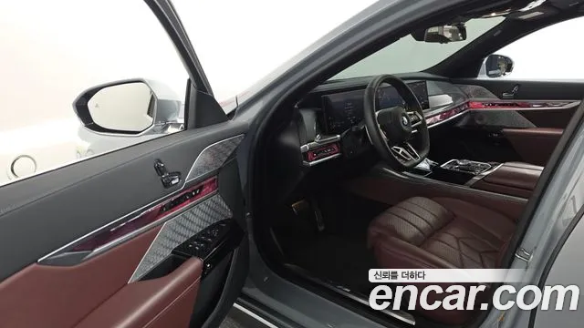 BMW 7 Series G70 — Фото автомобиля 15