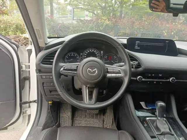 Mazda Axela — Фото автомобиля 6