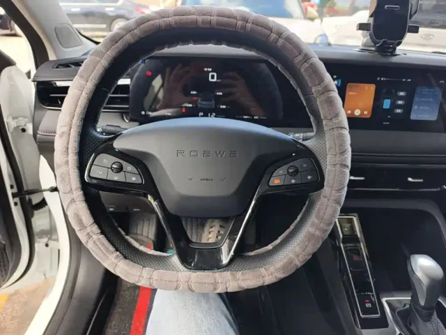 Roewe i5 — Фото автомобиля 10