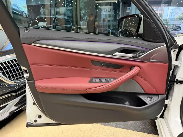 BMW 5 Series — Фото автомобиля 5