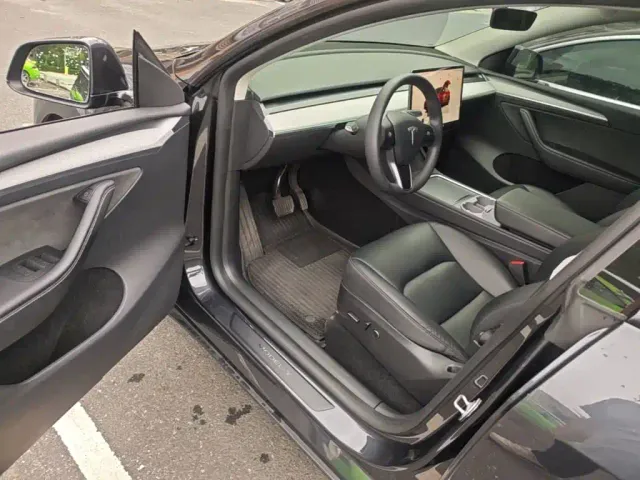Tesla Model Y — Фото автомобиля 15
