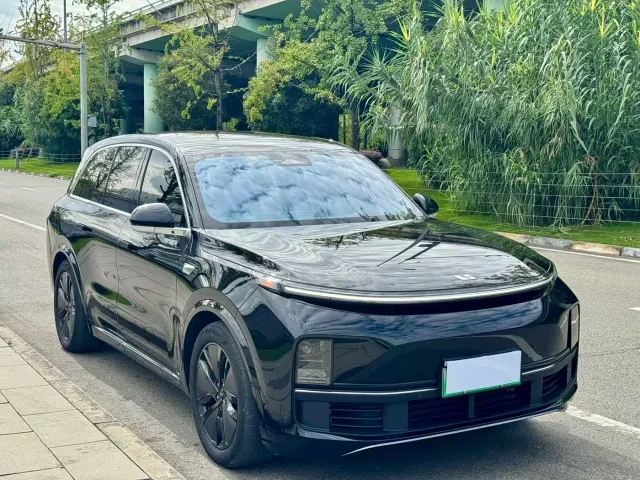 Li Auto L8 — Фото автомобиля 3