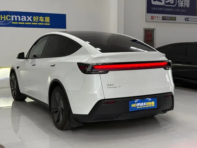 Tesla Model Y — Фото автомобиля 6