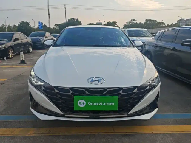 Hyundai Elantra — Фото автомобиля 2