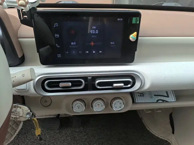 Wuling Hongguang Mini EV — Фото автомобиля 12