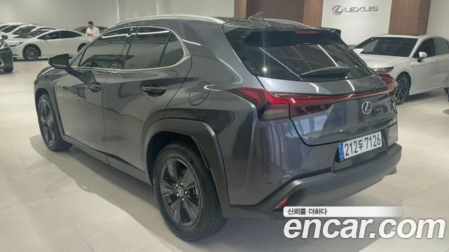 Lexus UX — Фото автомобиля 2