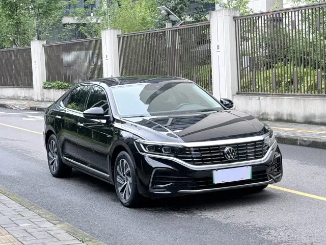 Volkswagen Passat — Фото автомобиля 3