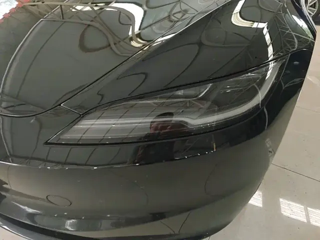 Tesla Model 3 — Фото автомобиля 23