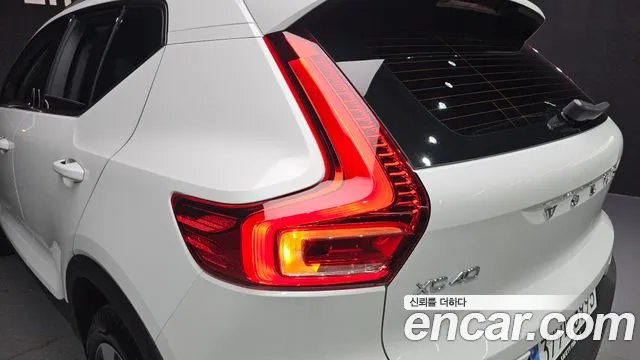Вольво XC40 B4 Ultimate Bright — Фото автомобиля 23
