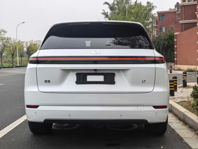 Li Auto L7 — Фото автомобиля 15