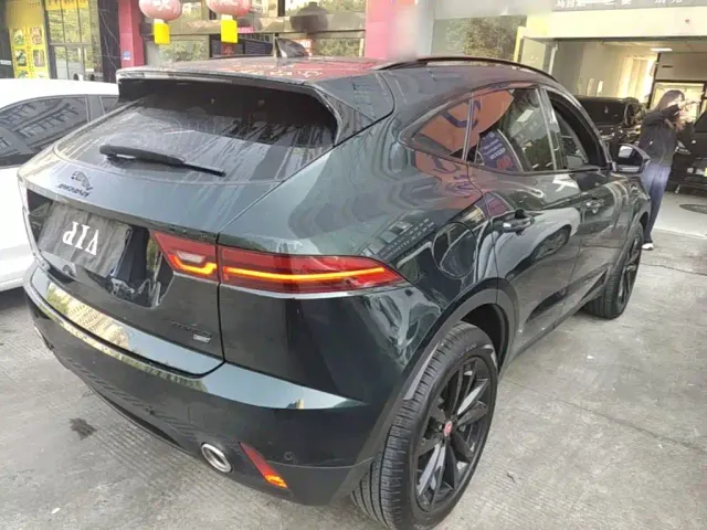 Jaguar E-PACE — Фото автомобиля 6