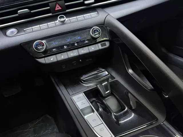 Hyundai Elantra — Фото автомобиля 11